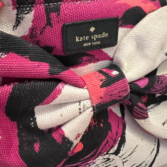 Kate Spade Boutique collection floral Clutch in canvas material. - Picture 3 of 4